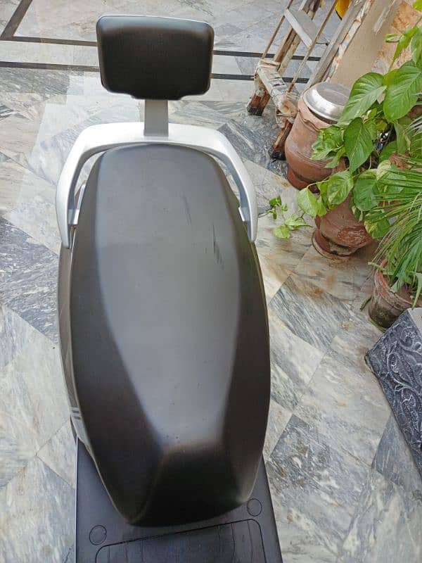 Evee C1 Pro Electric Scooter 10