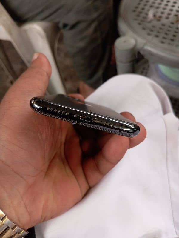 I phone 11 pro good condition 2