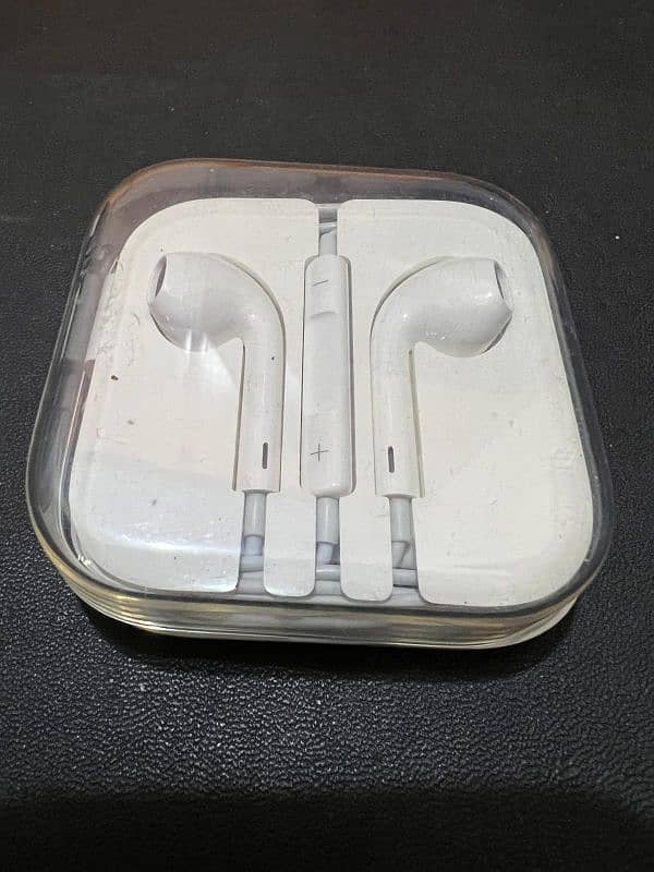 original apple earphones 0