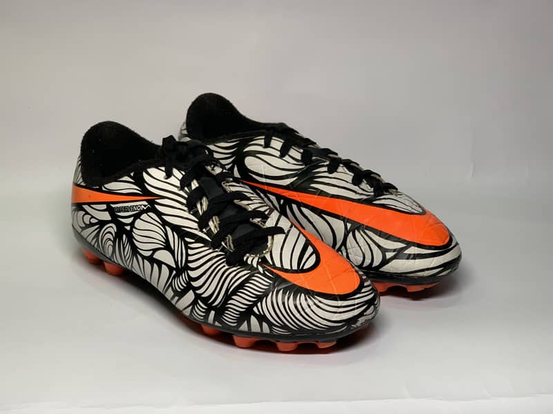 Football shoes , Nike , Neymar 0