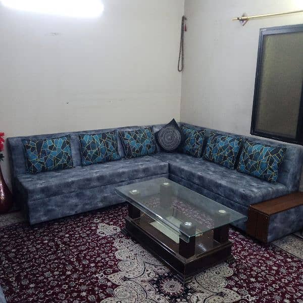 selling sofa and puffies of very good condition 1