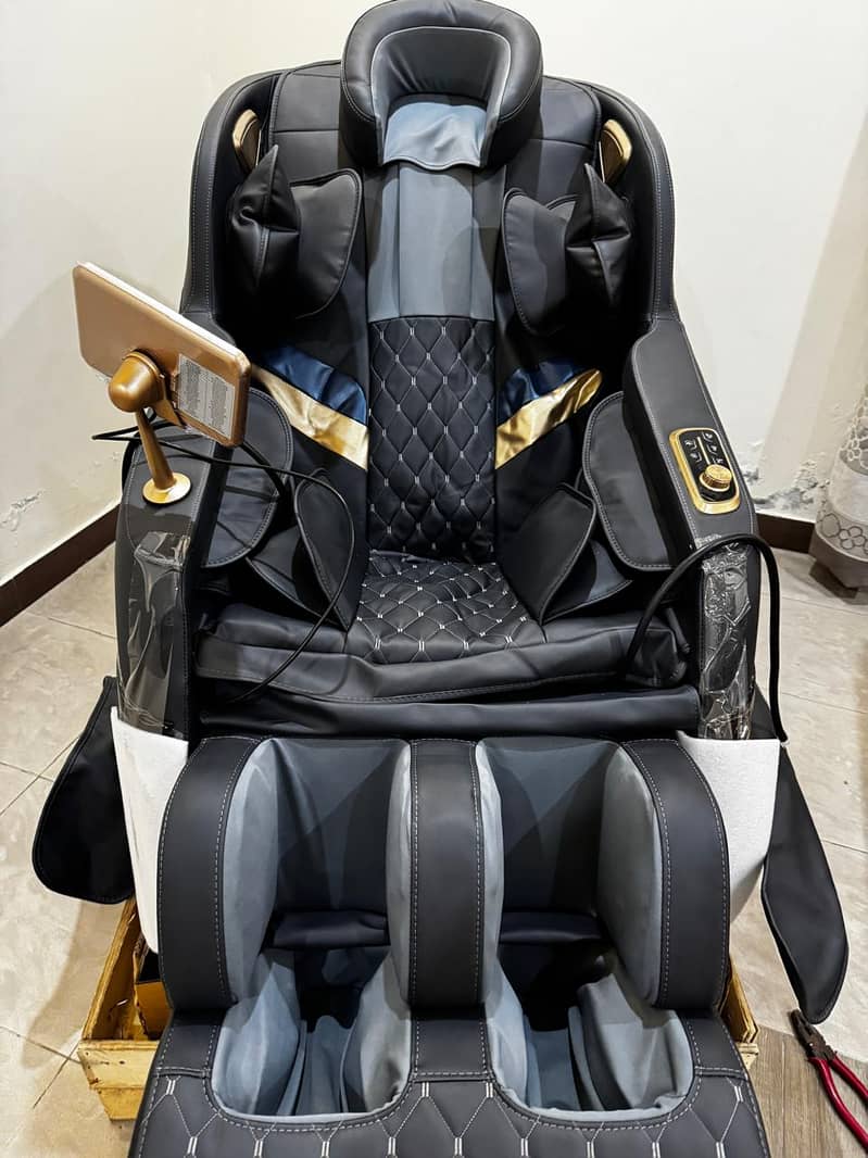 4D Full Body Massage Chair, Electric Airbags, and Extendable Footrest 4