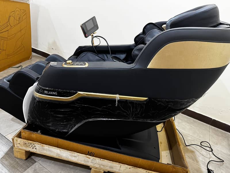 4D Full Body Massage Chair, Electric Airbags, and Extendable Footrest 8