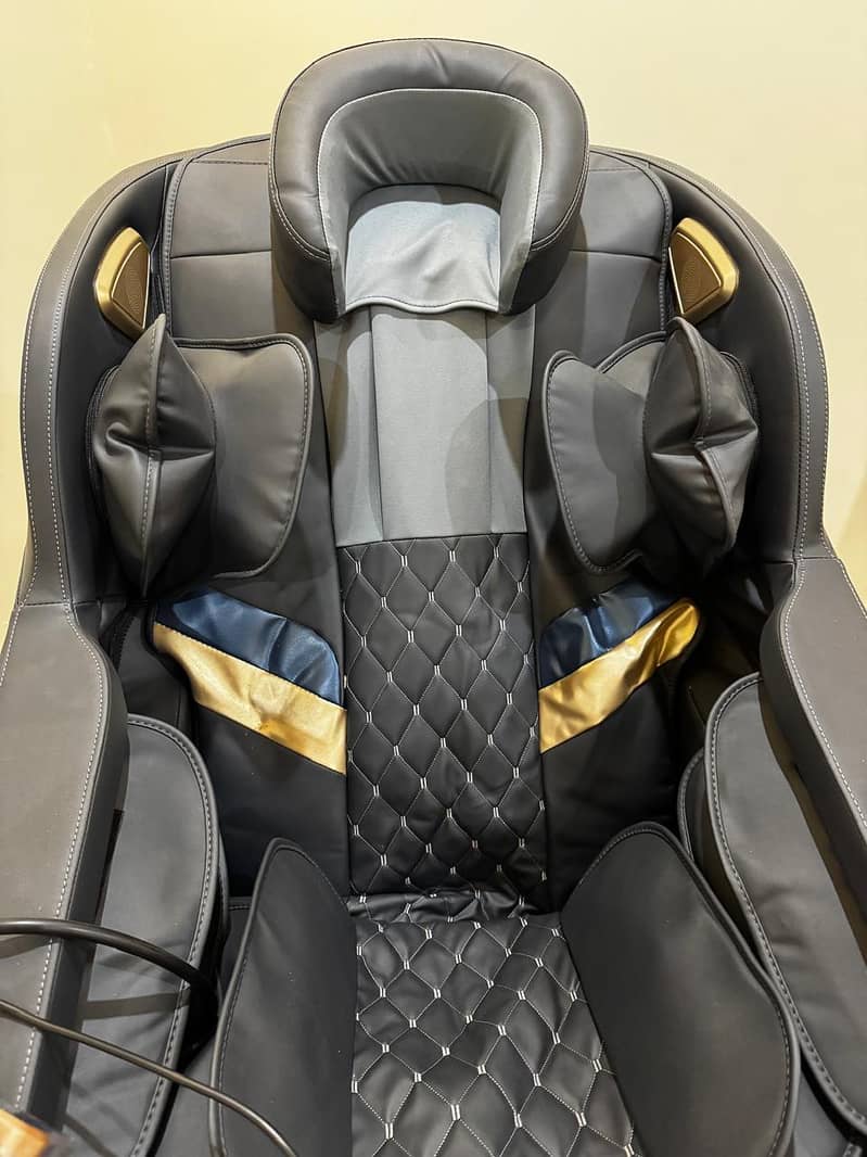 4D Full Body Massage Chair, Electric Airbags, and Extendable Footrest 14