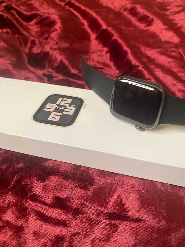 Apple Watch Series 4 GPS, 40mm Grey 1