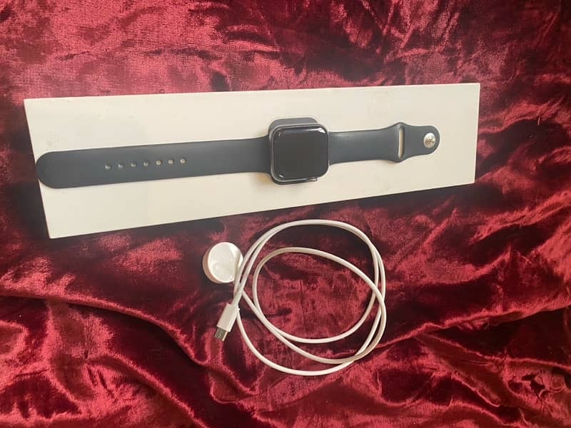 Apple Watch Series 4 GPS, 40mm Grey 3