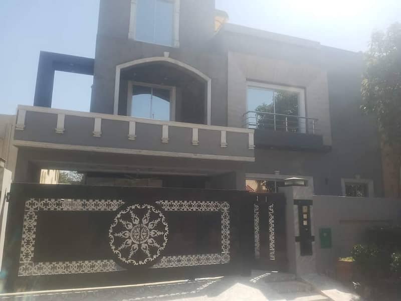 8 Marla House For Rent In Bahria Town Lahore 0