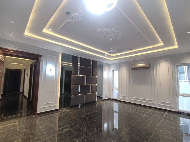 Two Kanal Beautful Dream House For Sale In DHA 10