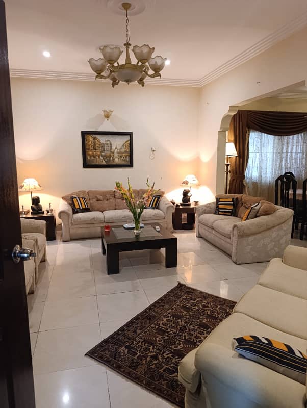 300 YARDS BUNGALOW FOR RENT EXCEPTIONALLY WELL-MAINTAINED 7