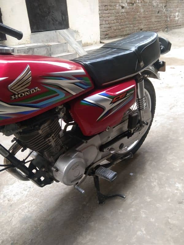 Honda 125 2022.2023 10 by 9 condition bike Mein koi bhi masla Nahi Hai 4