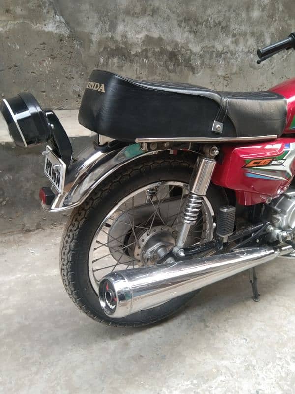 Honda 125 2022.2023 10 by 9 condition bike Mein koi bhi masla Nahi Hai 8