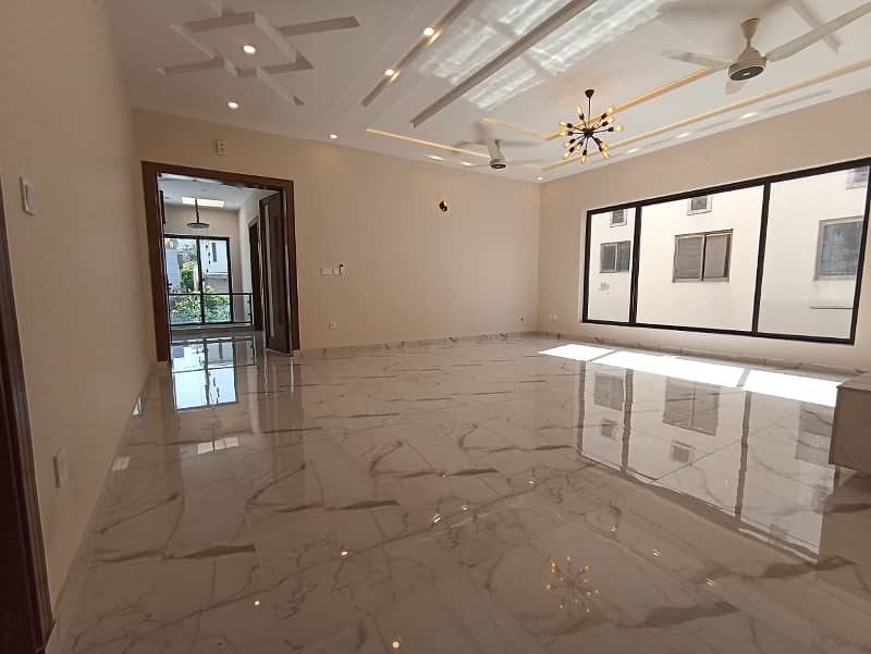 Dream Living Luxurious 1 Kanal Double Unit House In DHA Phase 1 Ready For Sale 8