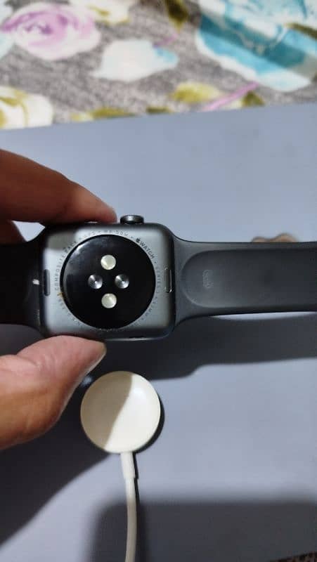 Apple watch 3 42 mm, mind condition just like brand new 1