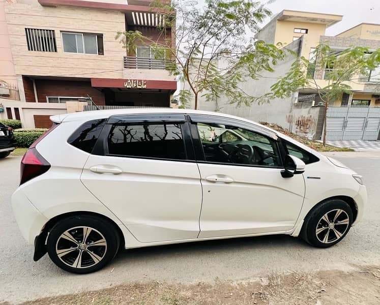 Honda Fit Fully Loaded Auto Transmission 1”5 Model 2014/217 5