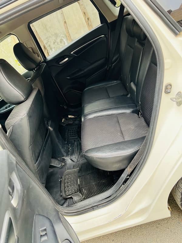 Honda Fit Fully Loaded Auto Transmission 1”5 Model 2014/217 14