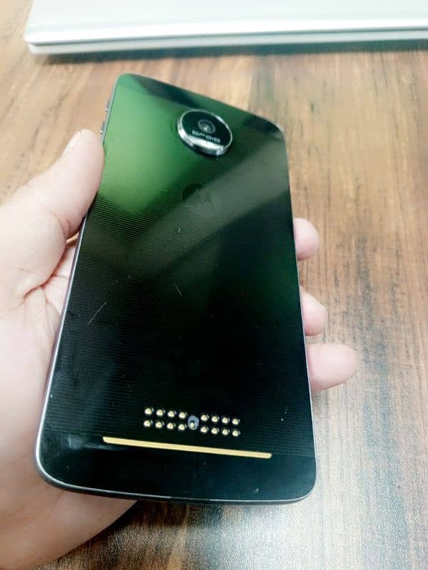 Moto Z, Too Slim, Dual Sim Active, Light weight 1