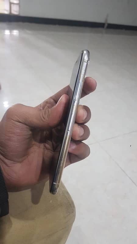 iPhone X 64 gb 10/10 condition 2