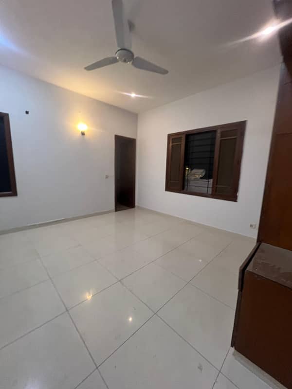 150 YARDS HOUSE FOR RENT WELL-MAINTAINED AT PRIME LOCATION IN PHASE 8 21