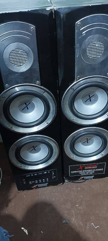 XTREME BLUETOOTH SPEAKERS PAIR WITH MIC CONDITION 10/9 0