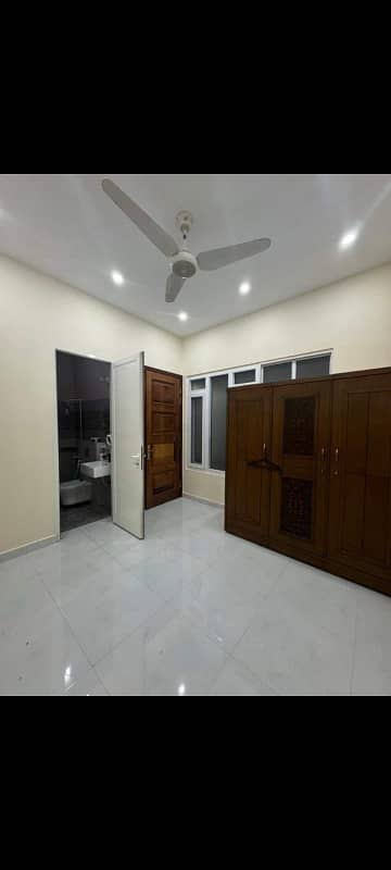 WEST OPEN 100 YARDS BUNGALOW FOR RENT PRIME LOCATION 4