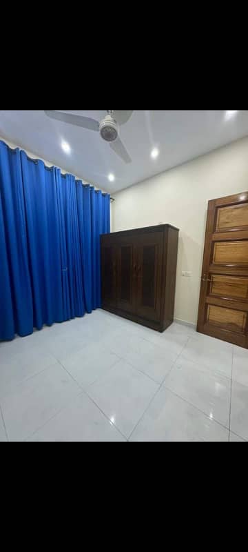 WEST OPEN 100 YARDS BUNGALOW FOR RENT PRIME LOCATION 5