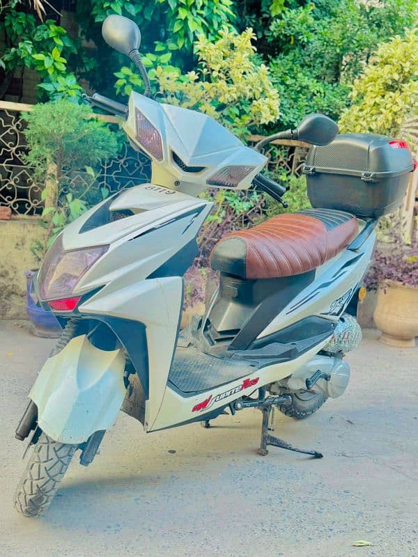 Jupiter scooter 150cc 8