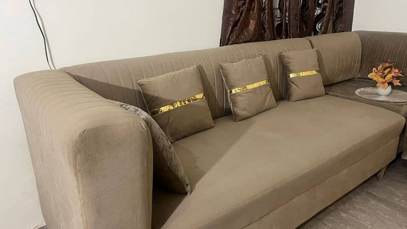 six seater corner sofa for sale. price is final. 2