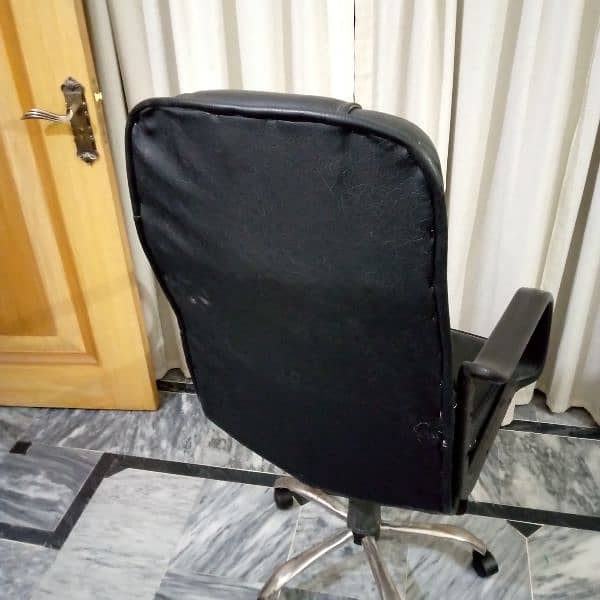 Executive office chair 3