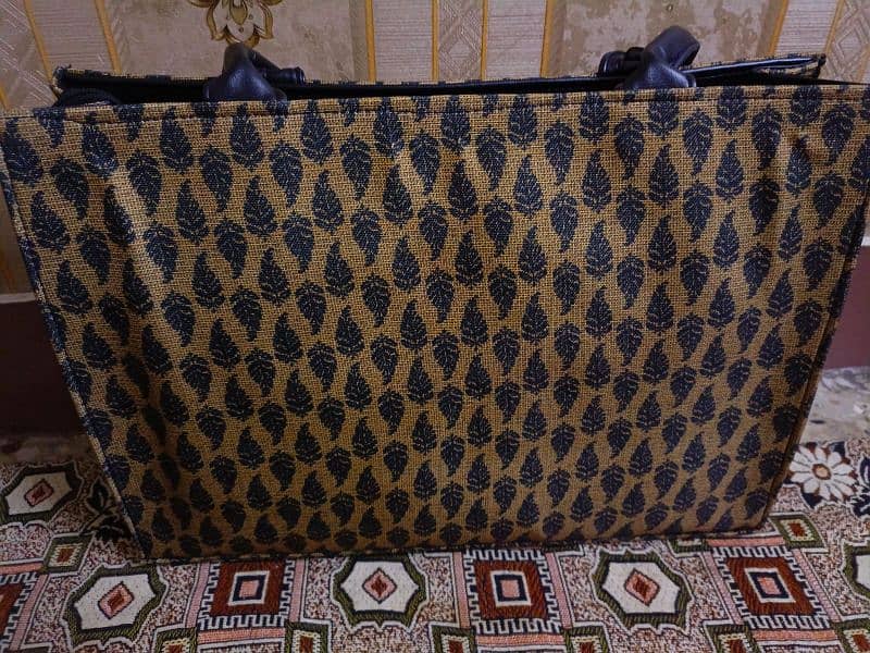 Stylish Zellbury Tote Bag for Sale – Rs. 3000 Only! 0