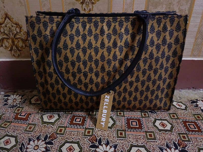 Stylish Zellbury Tote Bag for Sale – Rs. 3000 Only! 1