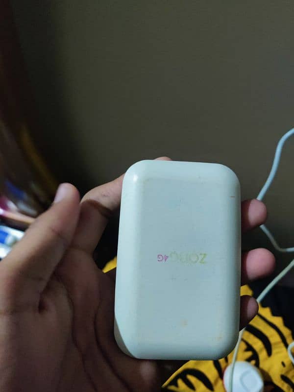 (Price 4500)Minor used zong 4G bolt+ device 3