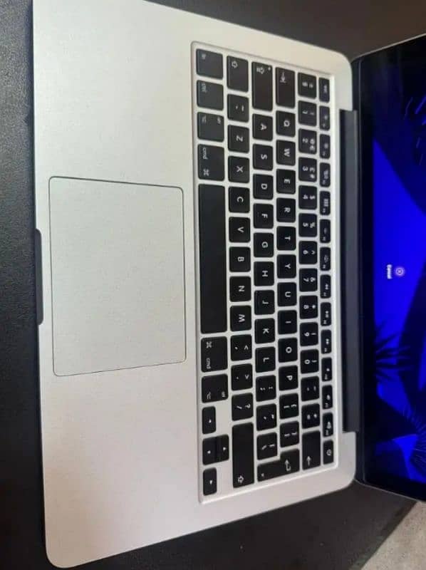 MacBook Pro 2015 15.4inch intel i7 16GB 0