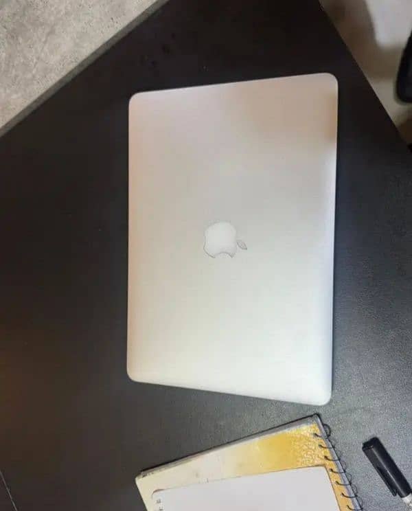 MacBook Pro 2015 15.4inch intel i7 16GB 3