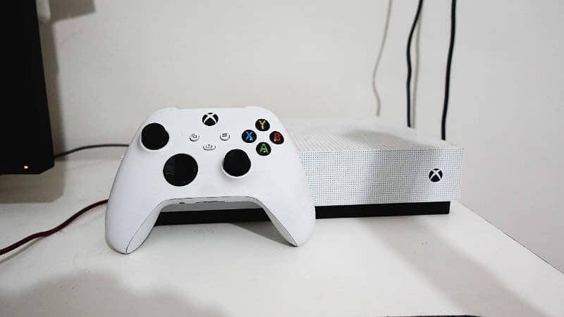 Xbox One S with controller of series X 0