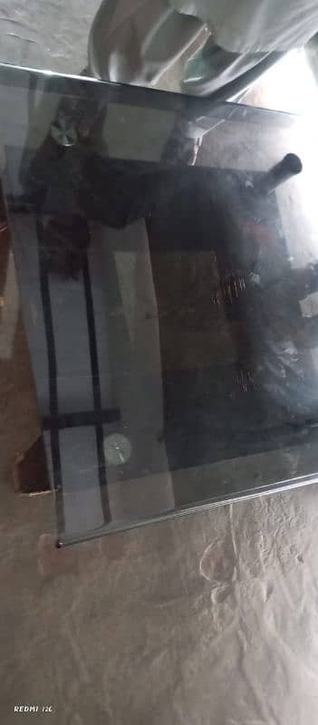 glass table for. sale 3