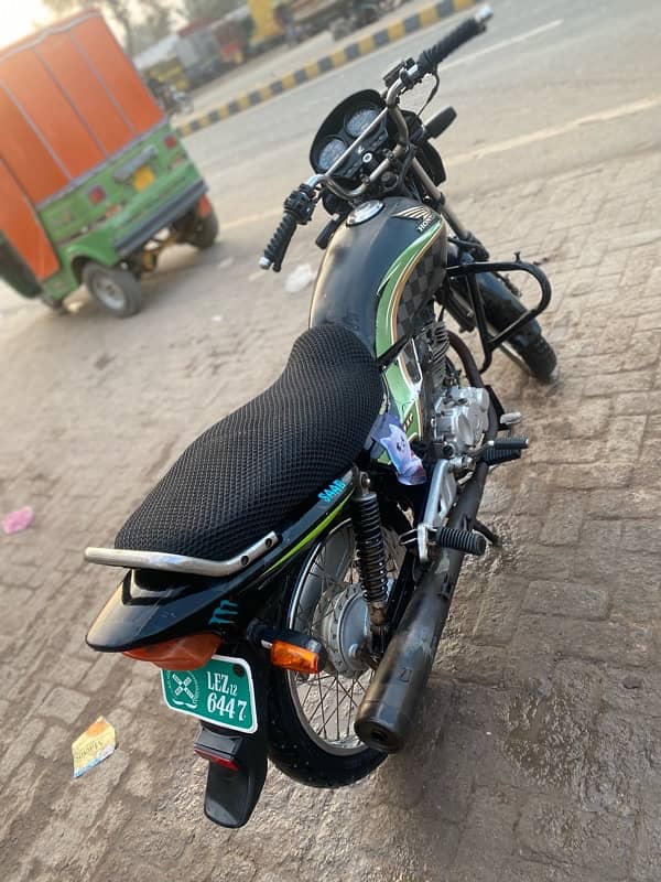 Honda 125 deluxe sell and exchange 0