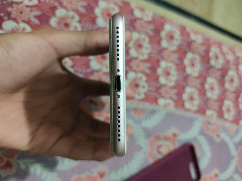 iPhone 7 pta in good condition 2