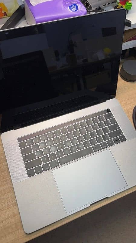 MacBook Pro 15-inch 16+1T 0