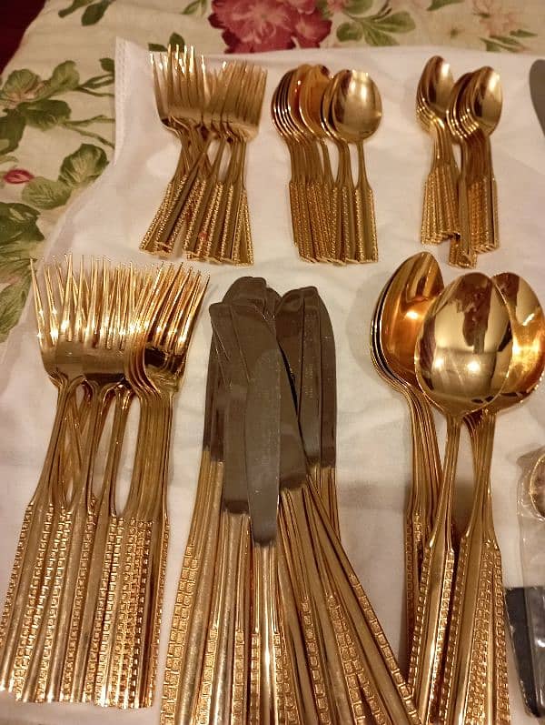 stainless steel gold plated cutlery set for up 12 person 1