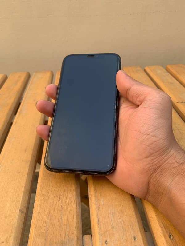 Iphone 11 64GB JV Under Apple Warranty 5