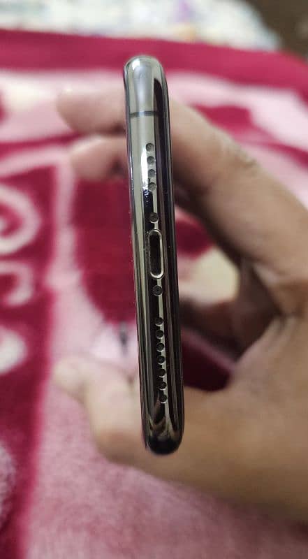 iPhone XS Max 256 GB PTA 4