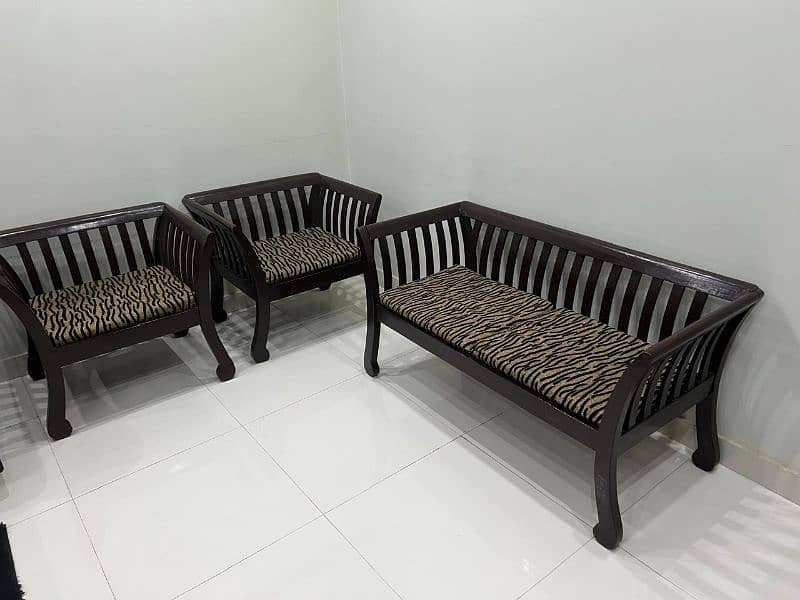 4 seater wooden sofa set 0