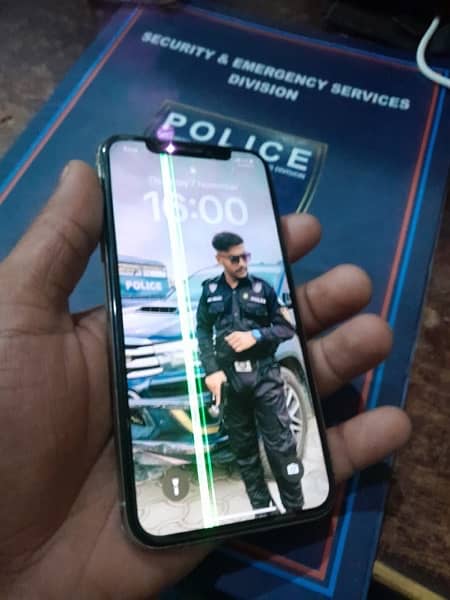 Iphone X 64 GB pta approved read carefully 1