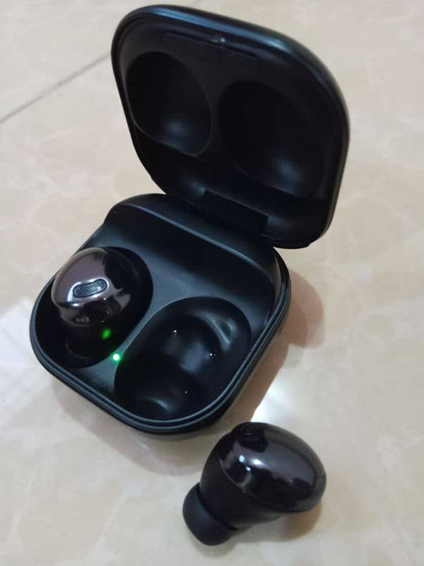 Samsung Galaxy Pro Original Earbuds 1