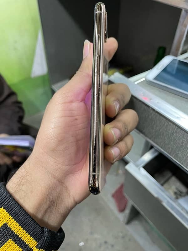 I PHONE XS FACTORY UNLOCK NON PTA 2