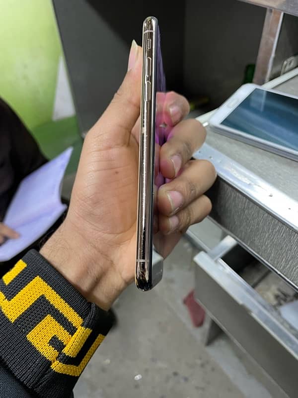 I PHONE XS FACTORY UNLOCK NON PTA 3