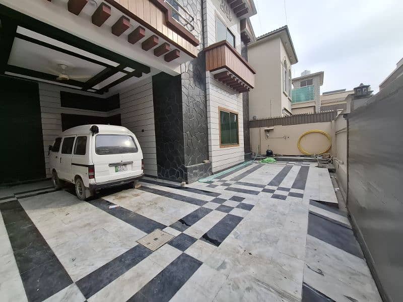 New house available for rent in habib ullah colony 5