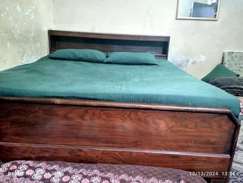 solid wood bed 0