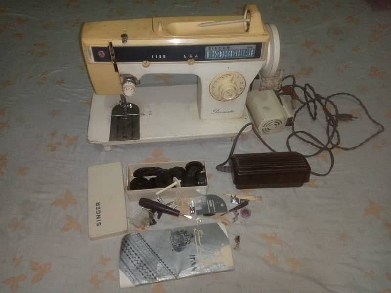 Singer Sweing Machine 0