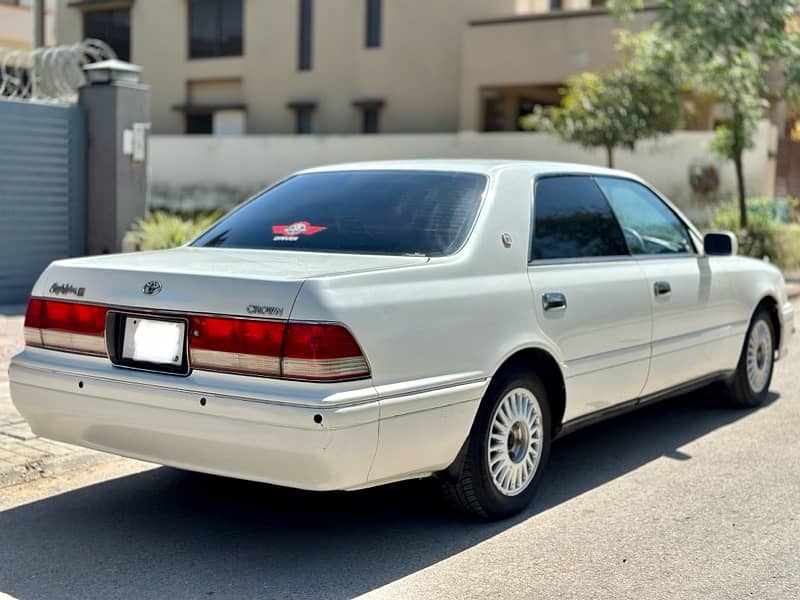 Toyota Crown Royal Saloon G 3